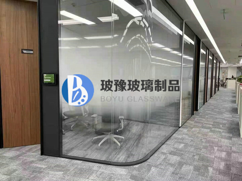 夾膠漸變玻璃隔斷案例
